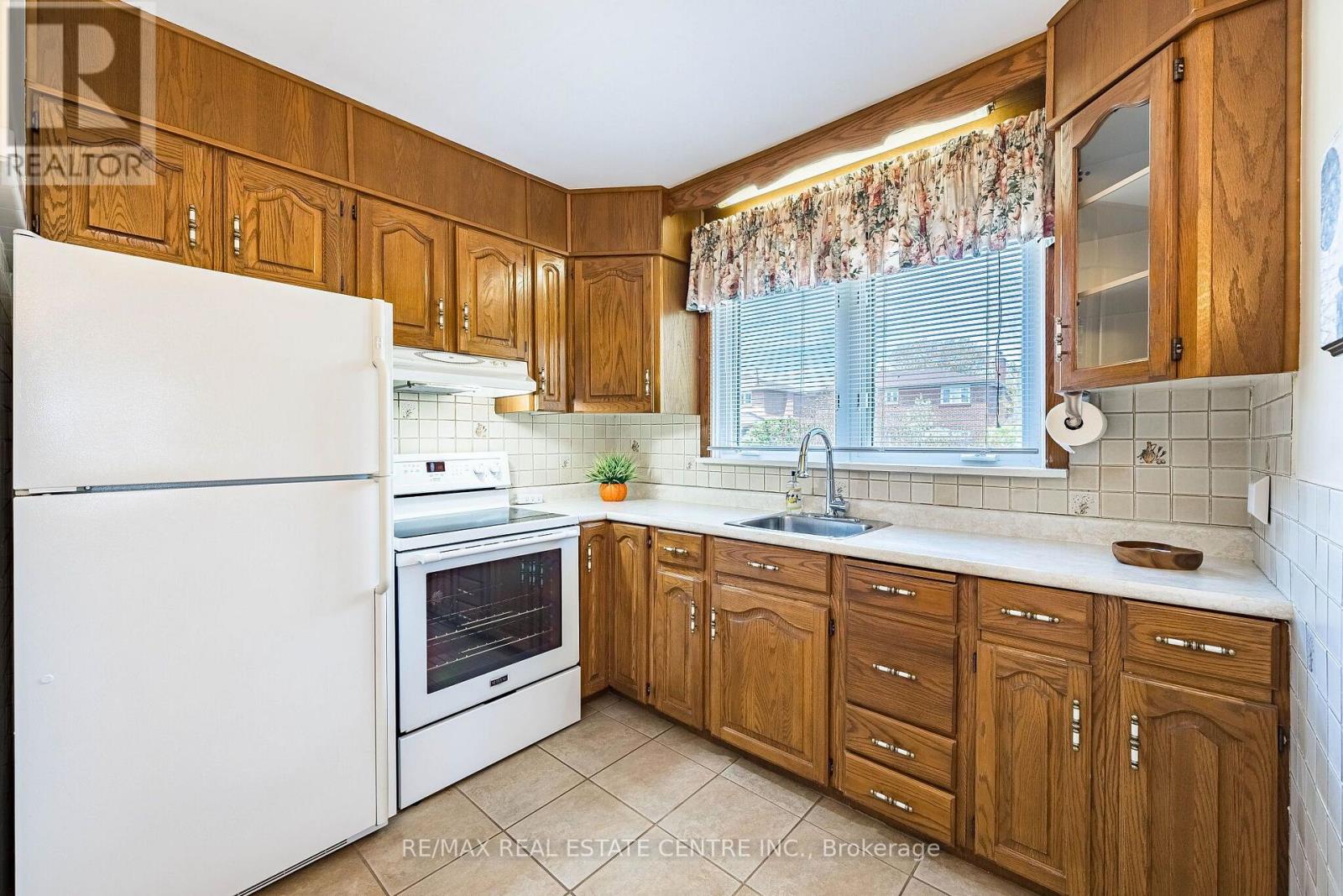 2591 Whaley Drive, Mississauga (Cooksville), Ontario  L5B 1X1 - Photo 15 - W13800478