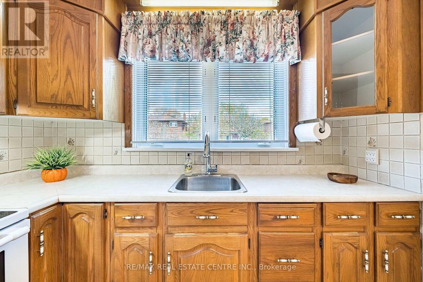 2591 Whaley Drive, Mississauga (Cooksville), Ontario  L5B 1X1 - Photo 16 - W13800478