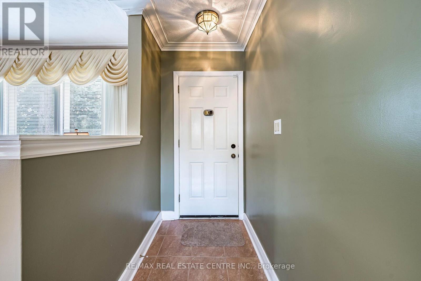 2591 Whaley Drive, Mississauga (Cooksville), Ontario  L5B 1X1 - Photo 5 - W13800478