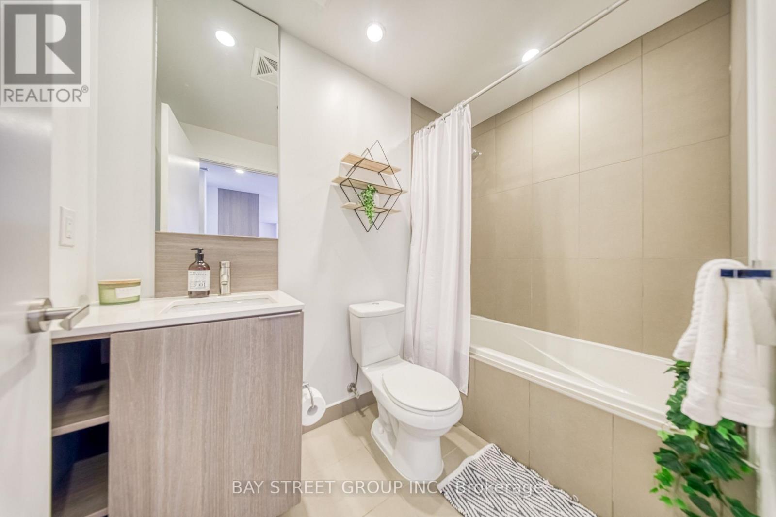 502 - 170 Sumach Street, Toronto (Regent Park), Ontario  M5A 0C3 - Photo 16 - C13800536