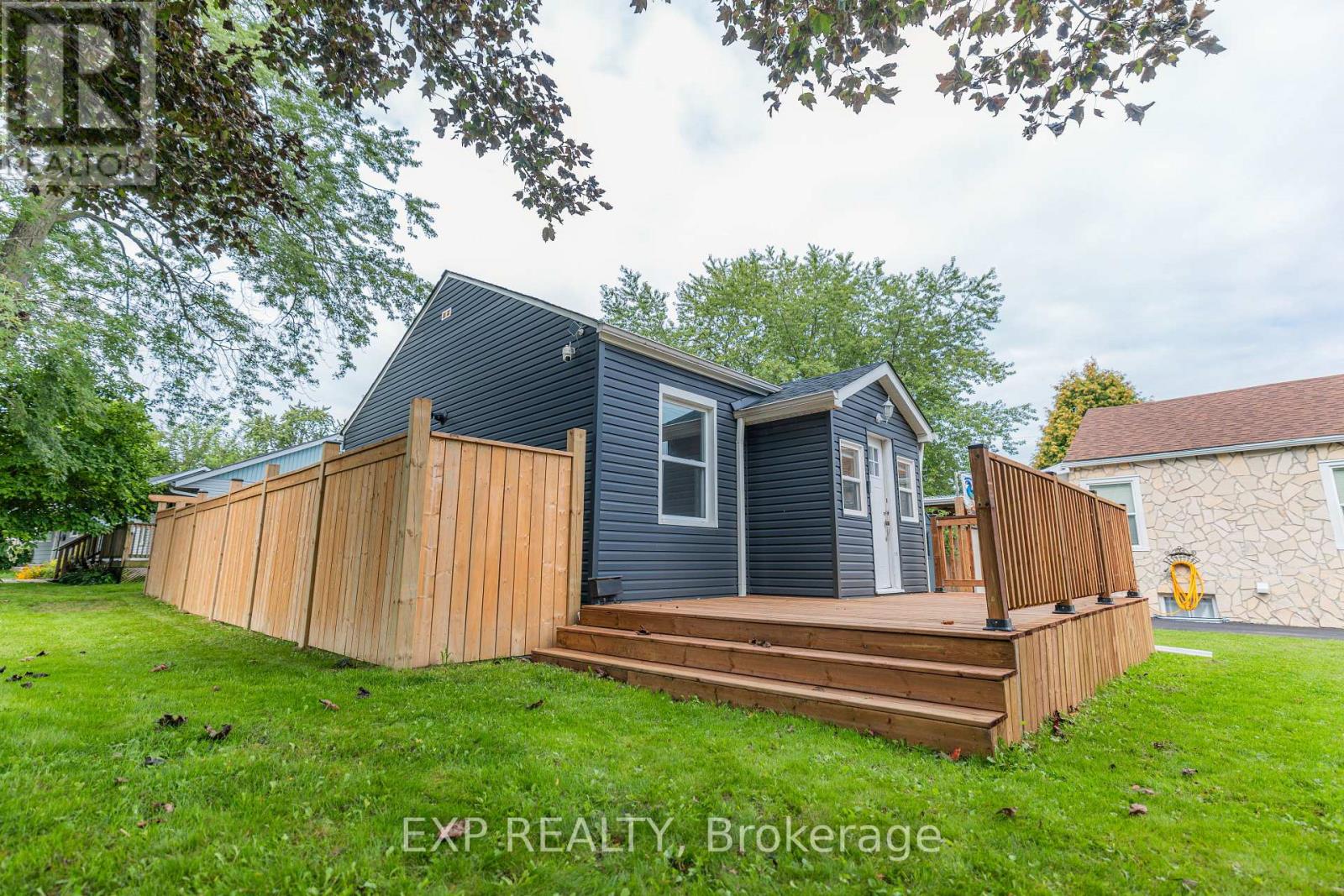 18 Nelson Avenue, Ajax (Central), Ontario  L1S 1Z7 - Photo 4 - E13800512
