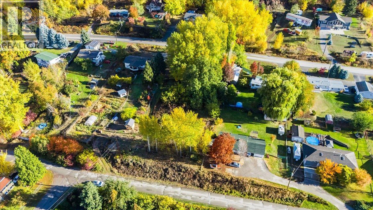 2073 Raspberry Road, Robson, British Columbia