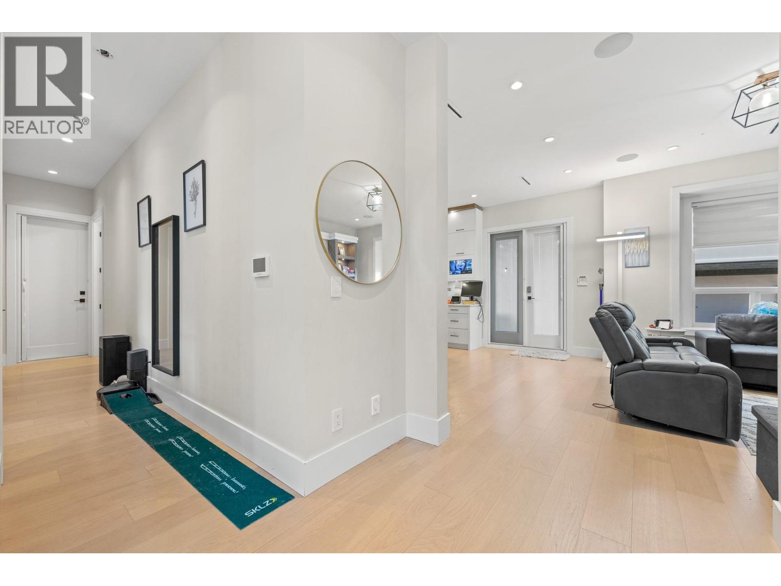 8323 14th Avenue  Burnaby, Burnaby, British Columbia  V3N 2C2 - Photo 12 - R3166598