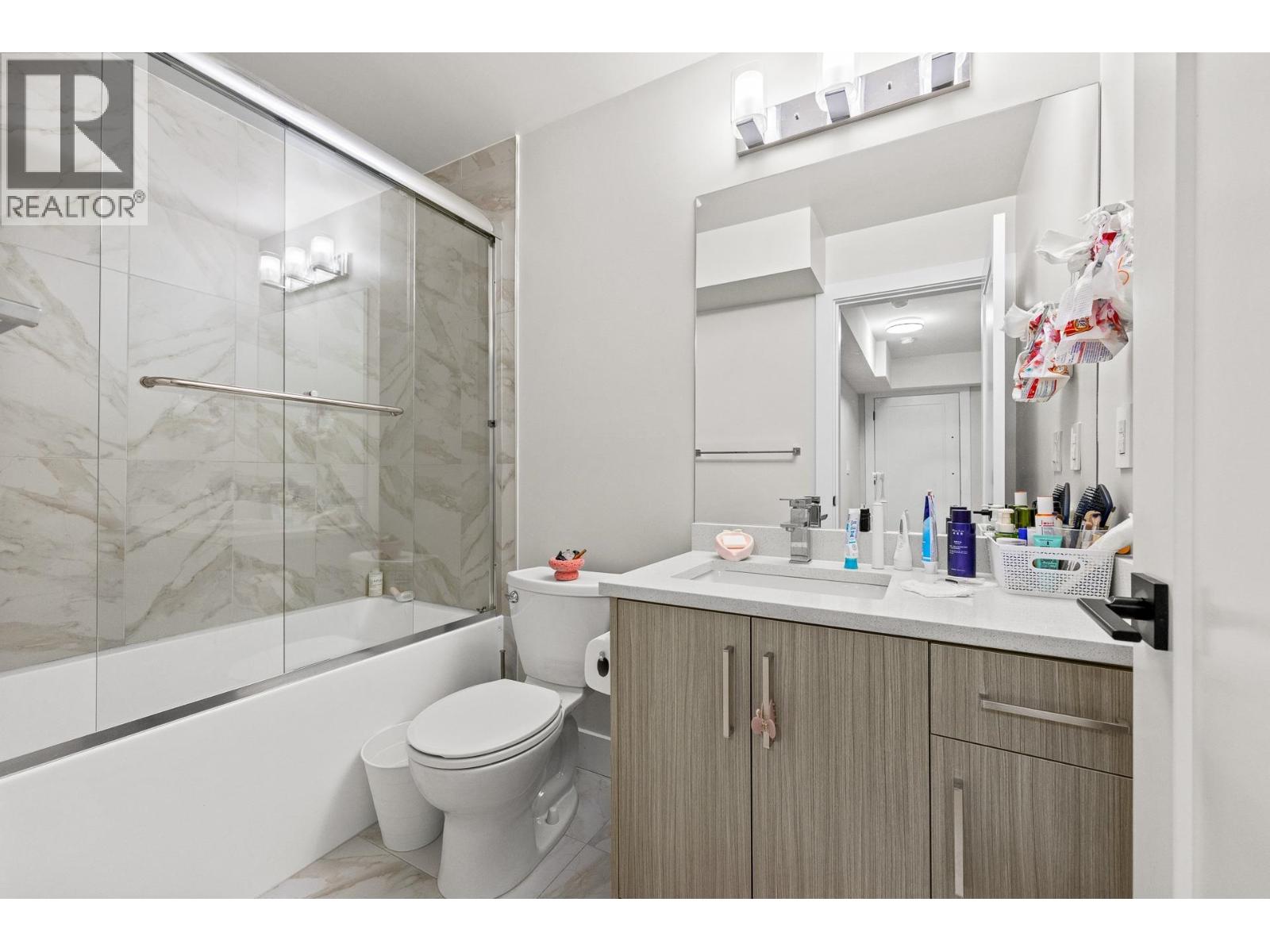 8323 14th Avenue  Burnaby, Burnaby, British Columbia  V3N 2C2 - Photo 33 - R3166598