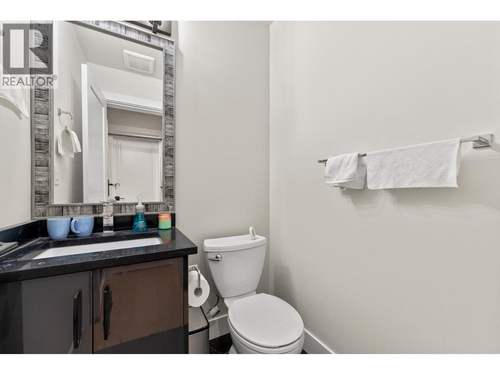 8323 14th Avenue  Burnaby, Burnaby, British Columbia  V3N 2C2 - Photo 35 - R3166598