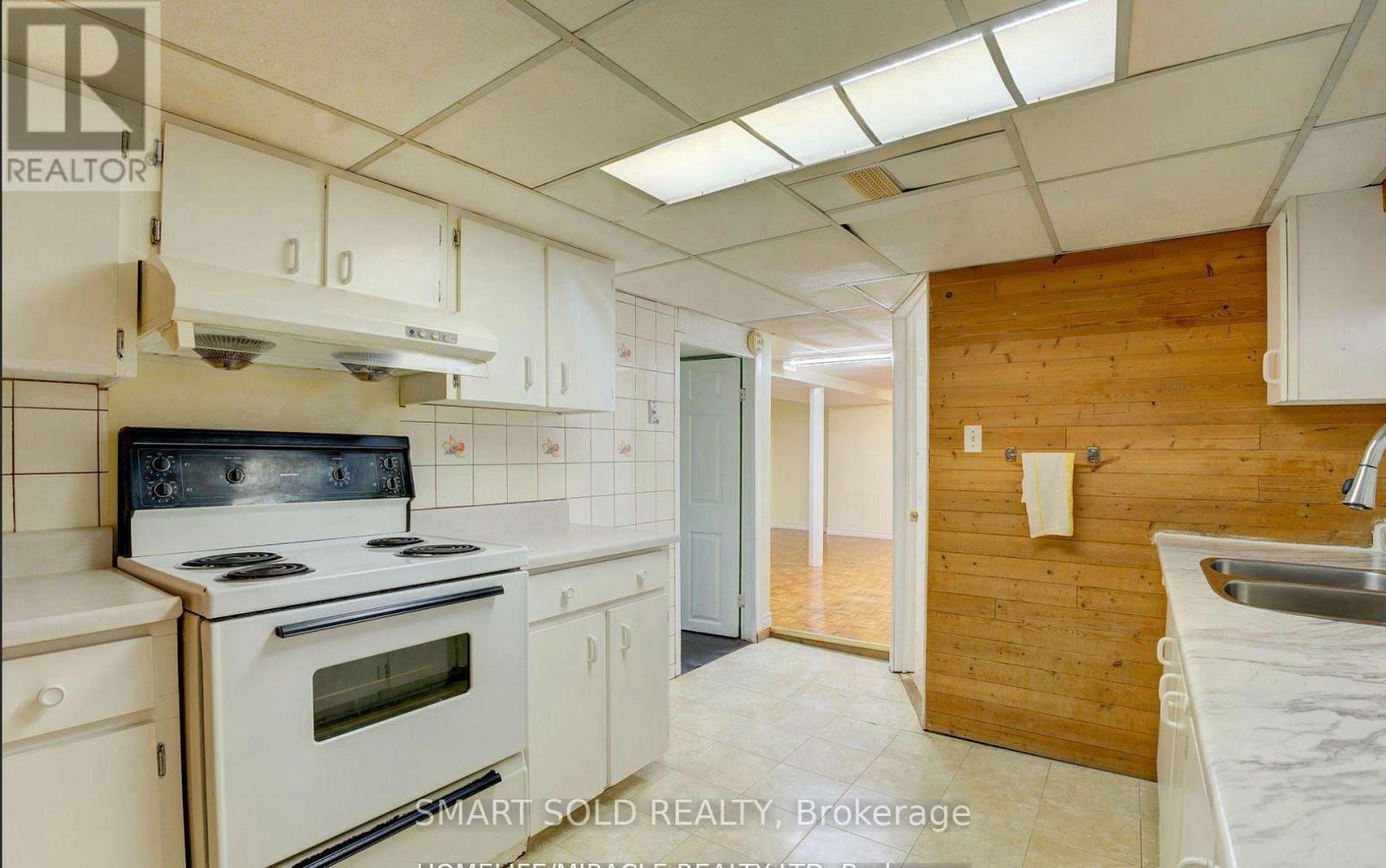 24 Ivanhoe Court, Toronto, Ontario  M1R 3G9 - Photo 18 - E13800552
