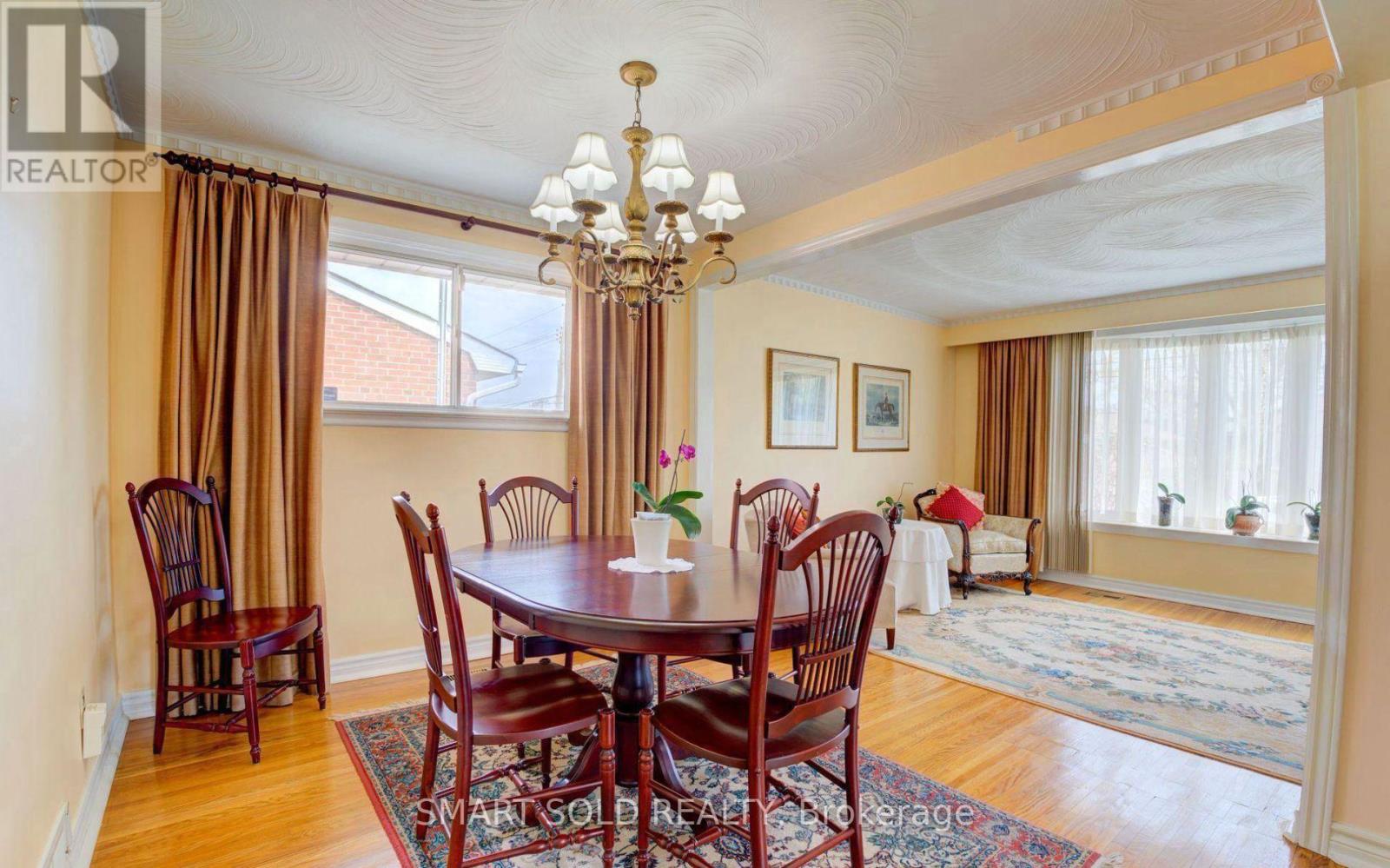 24 Ivanhoe Court, Toronto, Ontario  M1R 3G9 - Photo 7 - E13800552