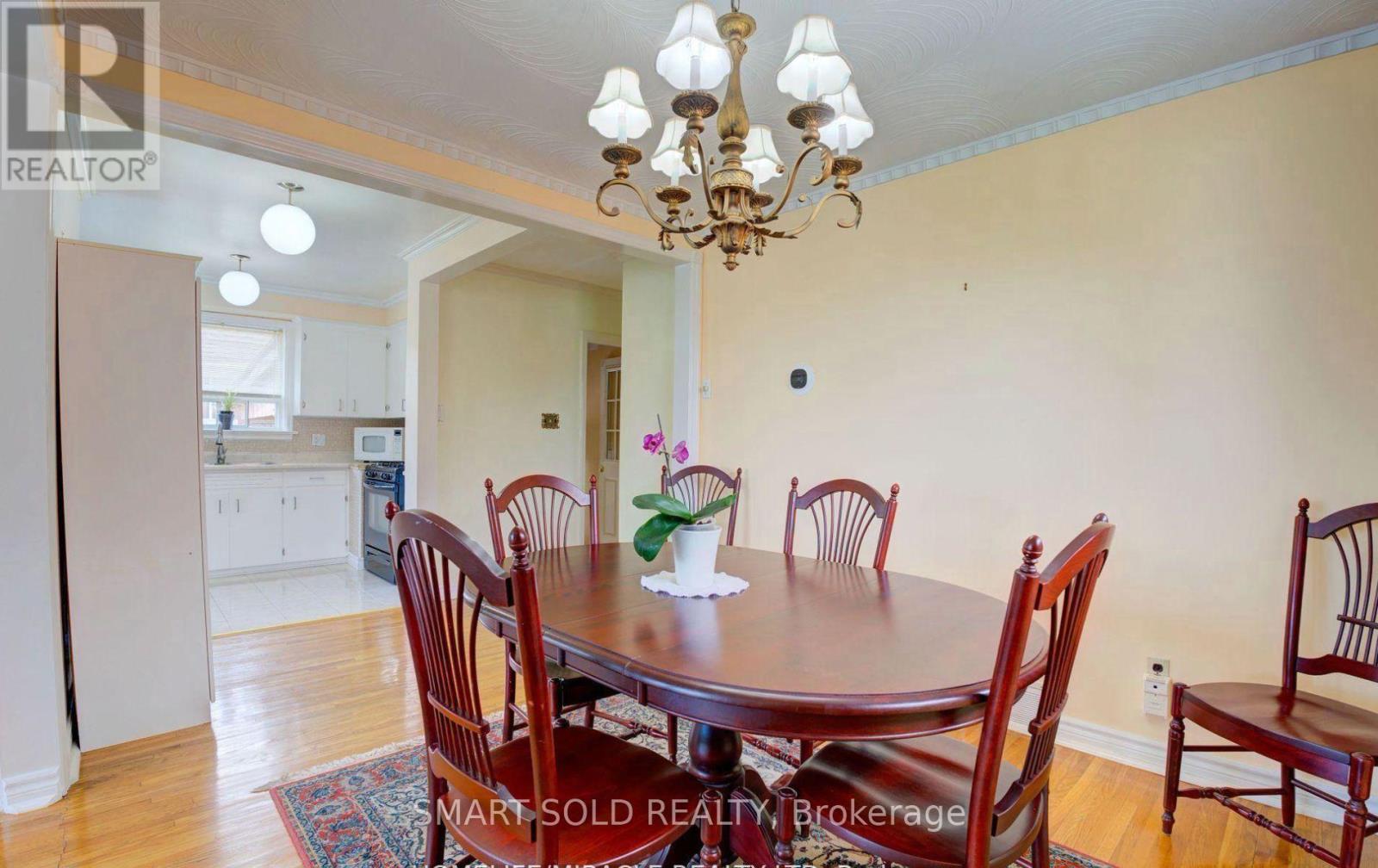 24 Ivanhoe Court, Toronto, Ontario  M1R 3G9 - Photo 8 - E13800552