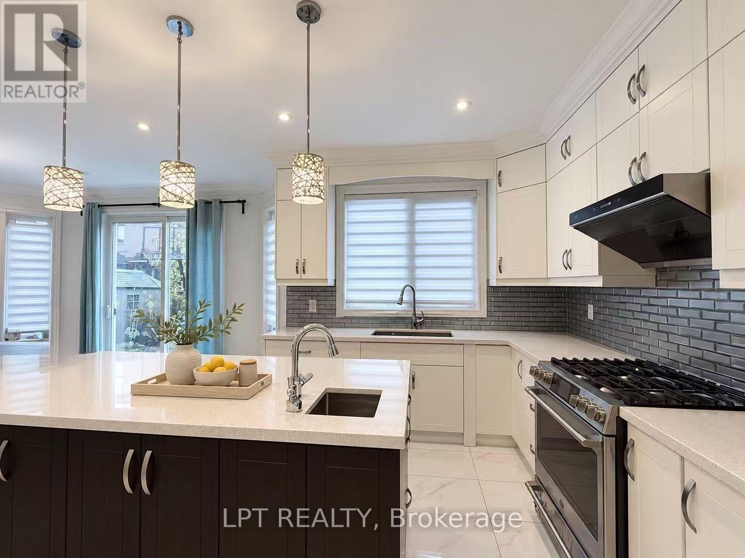 1 Saxony Drive, Markham, Ontario  L6C 2B2 - Photo 17 - N13800570