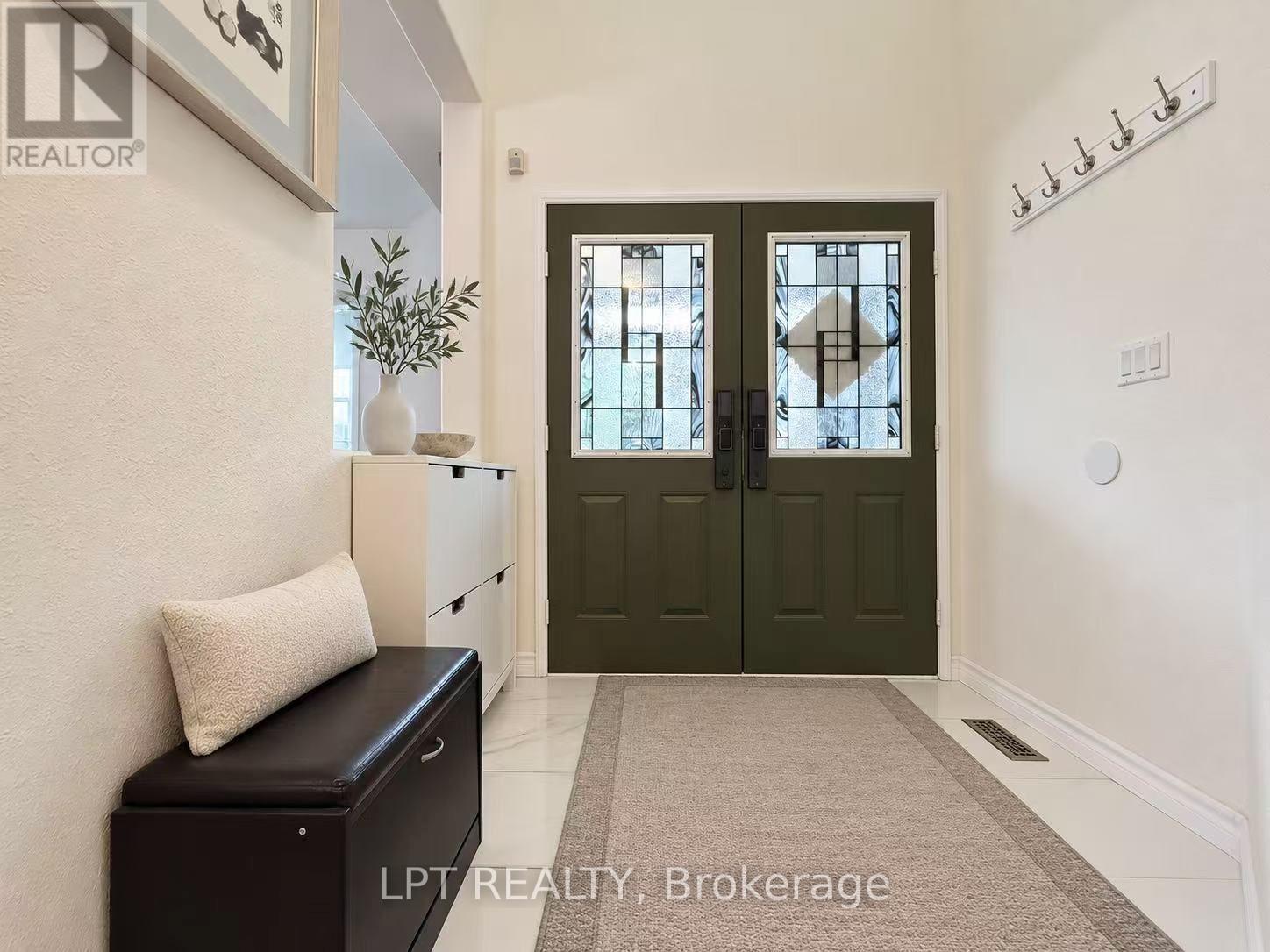 1 Saxony Drive, Markham, Ontario  L6C 2B2 - Photo 3 - N13800570
