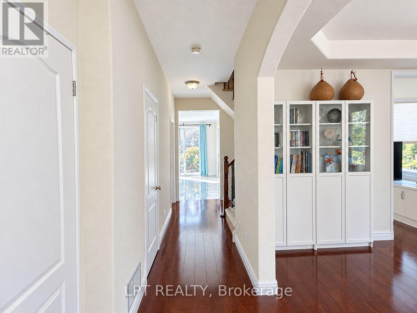 1 Saxony Drive, Markham, Ontario  L6C 2B2 - Photo 5 - N13800570