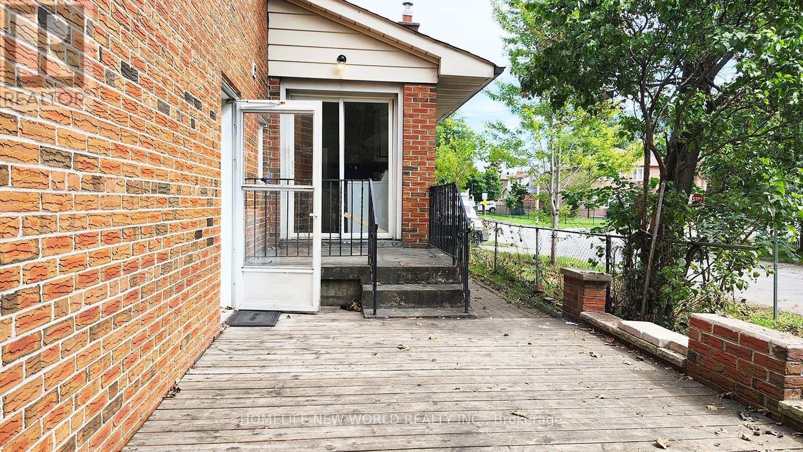 2 Arkona Drive, Toronto, Ontario  M1T 1X3 - Photo 15 - E13800620