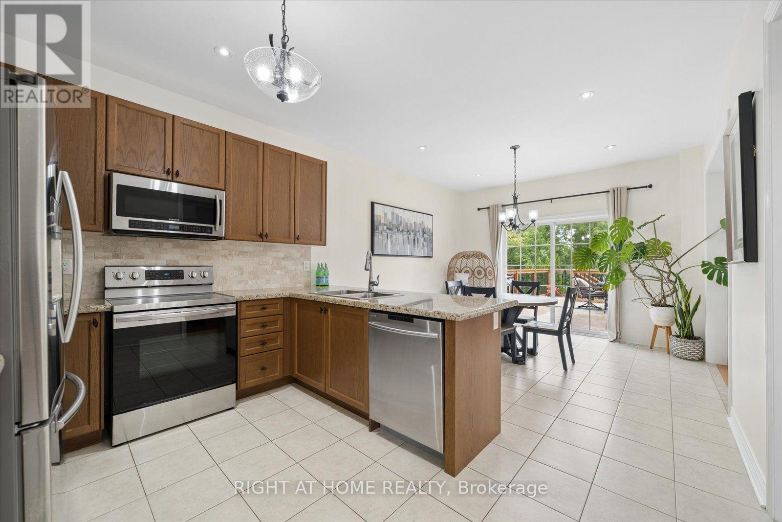 28 Bradford Court, Whitby, Ontario  L1N 0G7 - Photo 10 - E13800634