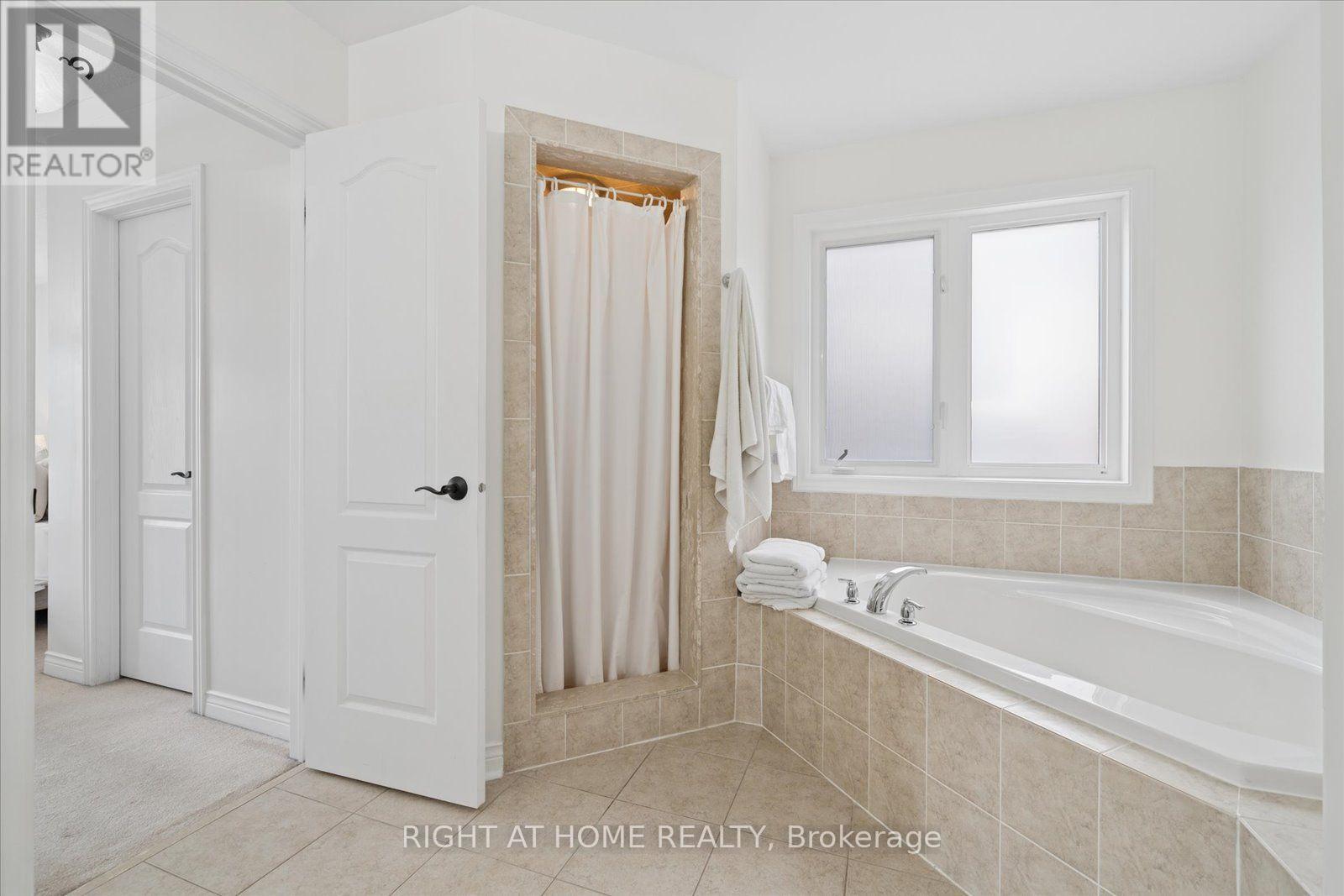 28 Bradford Court, Whitby, Ontario  L1N 0G7 - Photo 23 - E13800634