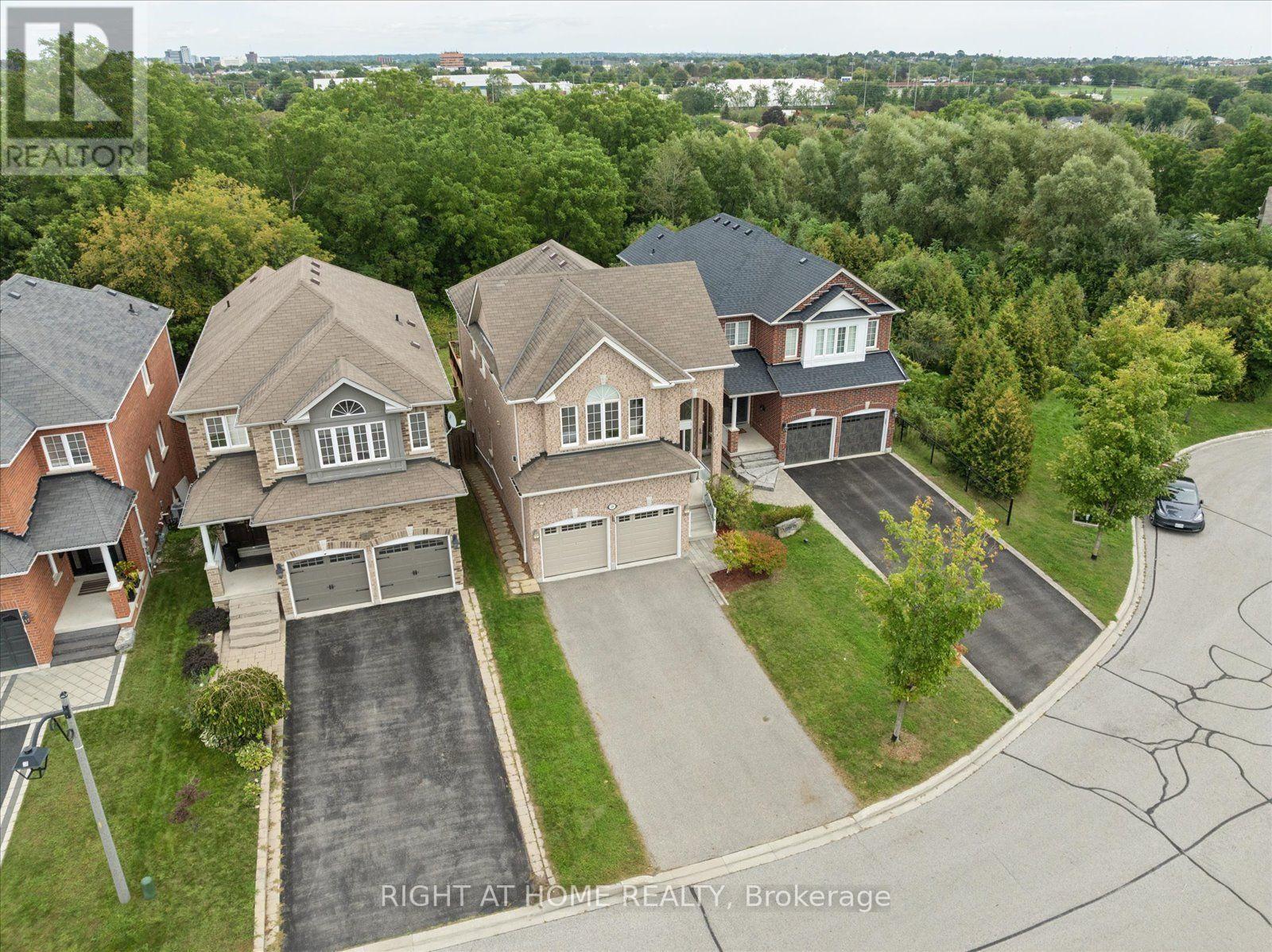 28 Bradford Court, Whitby, Ontario  L1N 0G7 - Photo 3 - E13800634