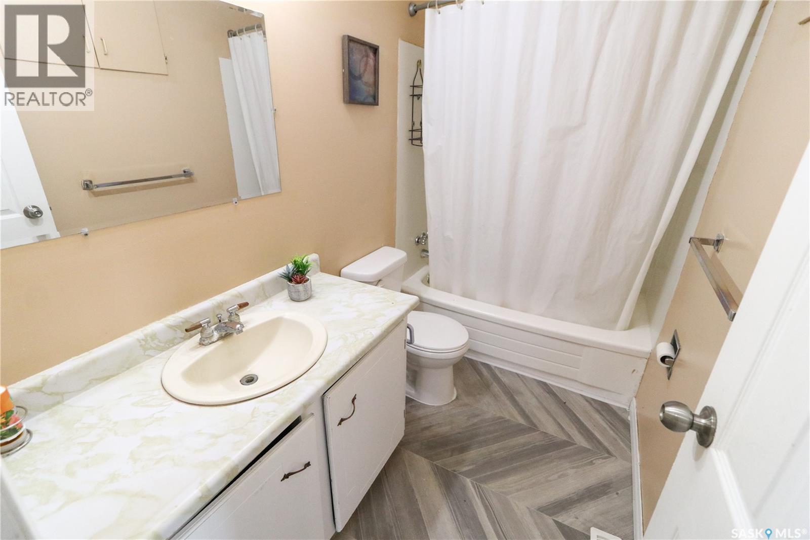 32 Clarke Avenue, Yorkton, Saskatchewan  S3N 3X5 - Photo 9 - SK048711