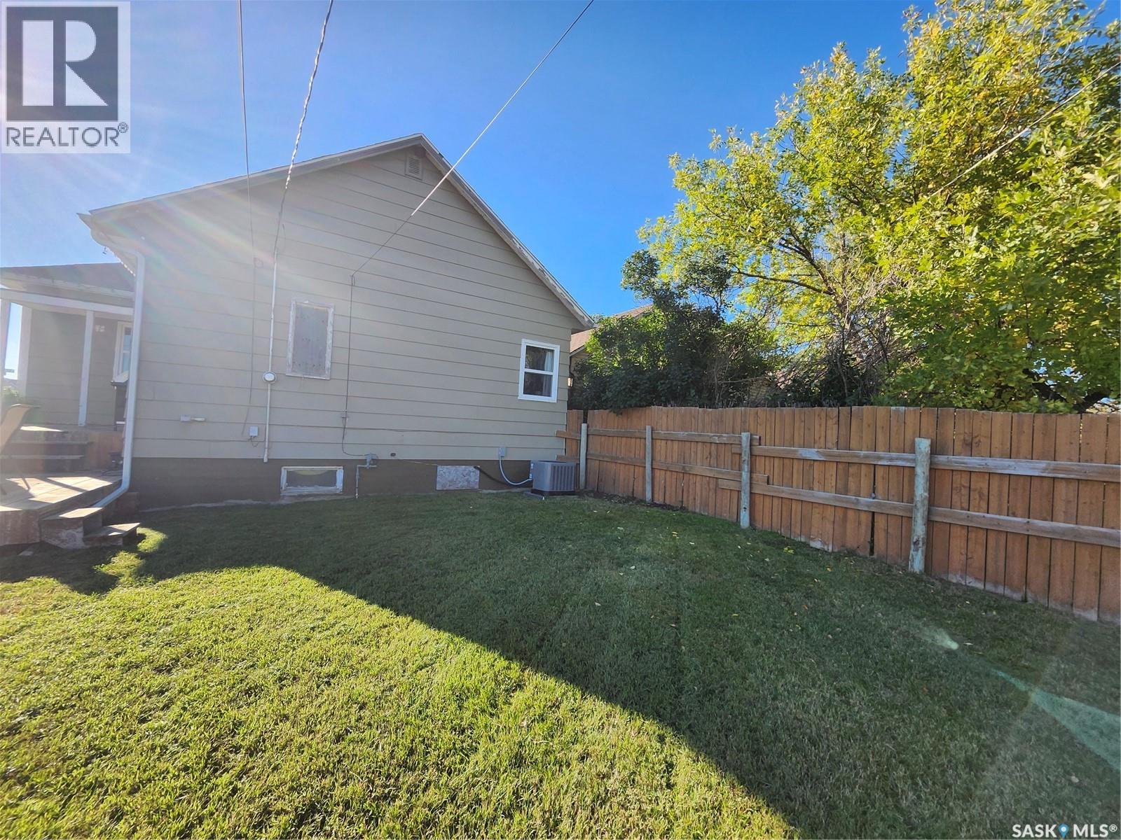201 1st Street S, Cabri, Saskatchewan  S0N 0J0 - Photo 2 - SK048787