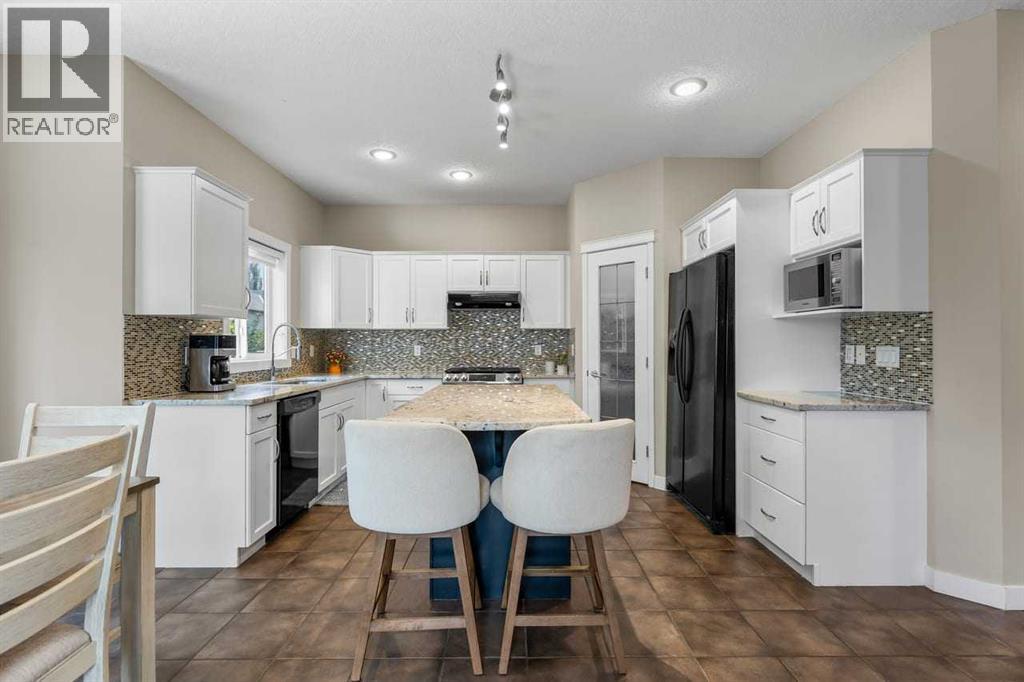 125 Cougarstone Manor SW, Calgary, Alberta  T3H 5N4 - Photo 11 - A2341626
