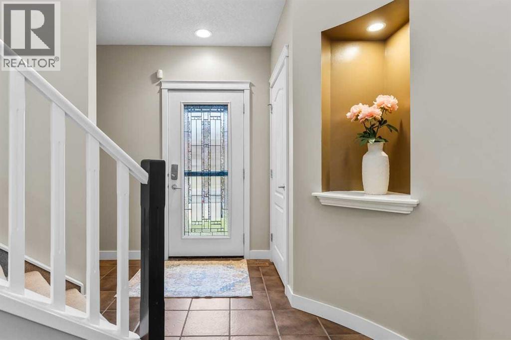 125 Cougarstone Manor SW, Calgary, Alberta  T3H 5N4 - Photo 3 - A2341626