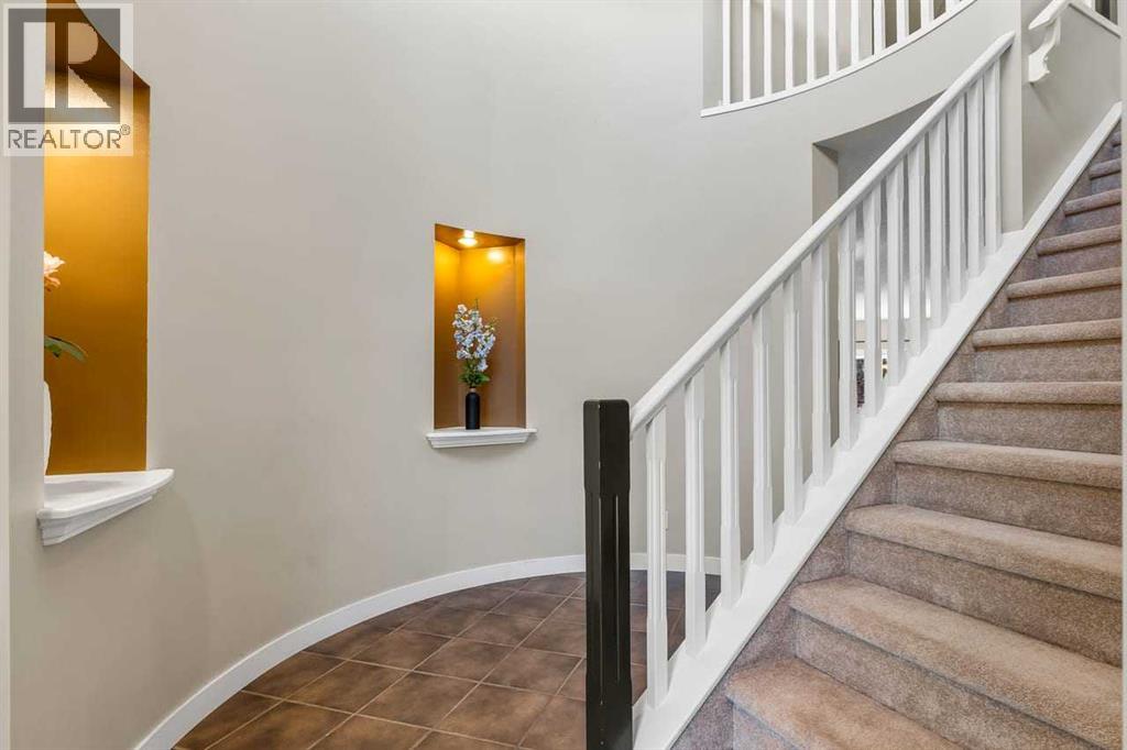 125 Cougarstone Manor SW, Calgary, Alberta  T3H 5N4 - Photo 4 - A2341626