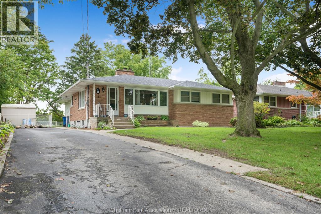 MLS# 26022685: 6 Craven DRIVE, Chatham, Canada