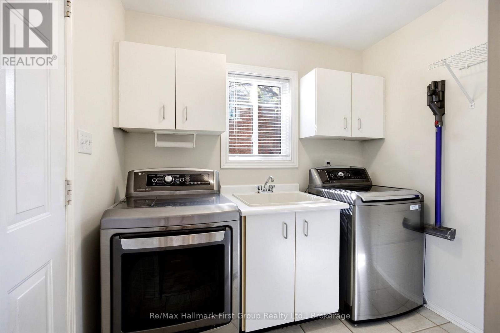 41 Bancroft Crescent, Whitby, Ontario  L1R 2J4 - Photo 8 - E13800760