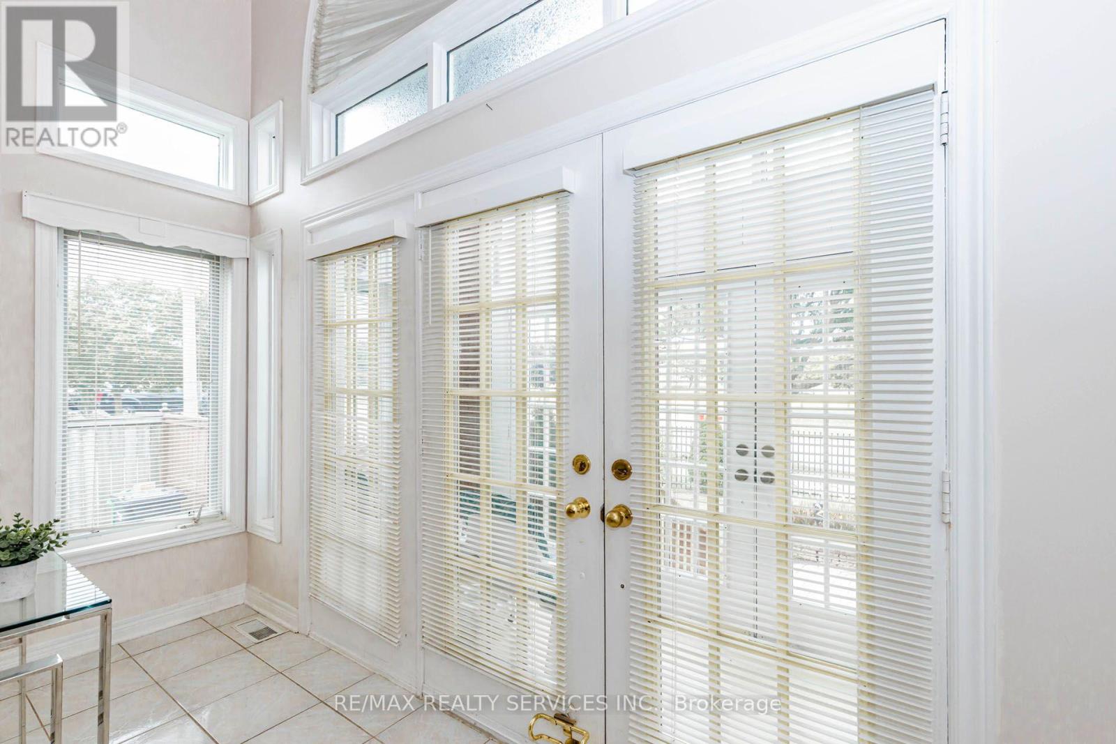 5772 Whitehorn Avenue, Mississauga, Ontario  L5V 1W1 - Photo 10 - W13793966