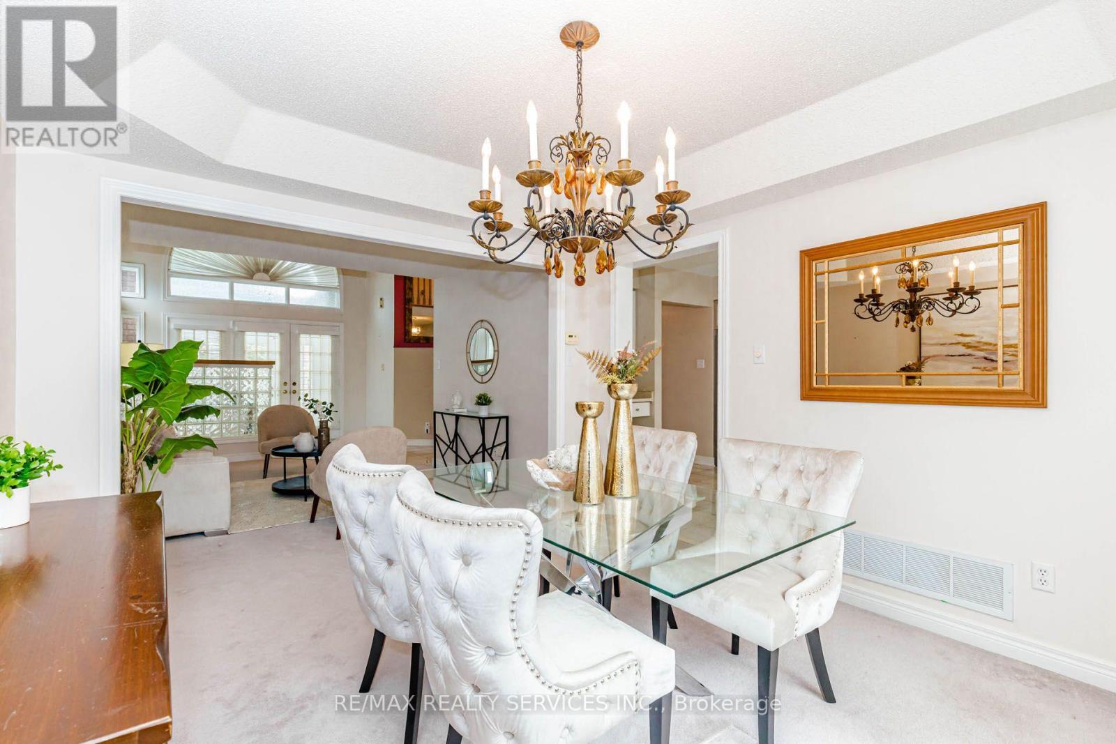 5772 Whitehorn Avenue, Mississauga, Ontario  L5V 1W1 - Photo 21 - W13793966