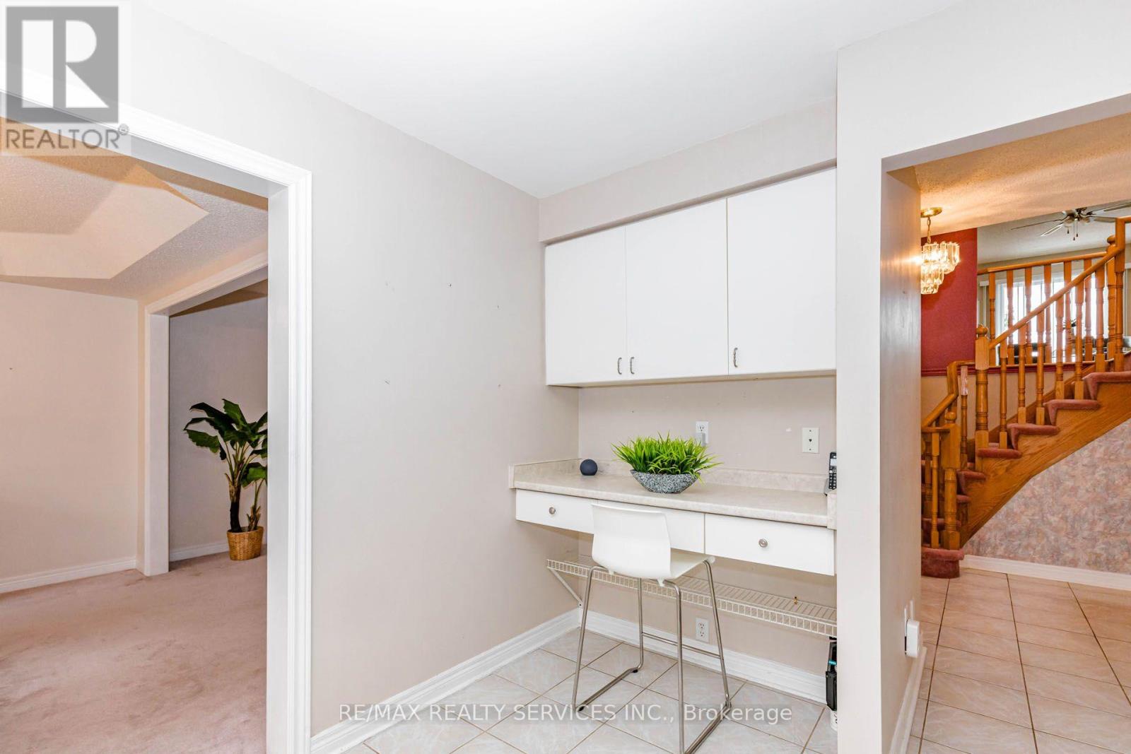 5772 Whitehorn Avenue, Mississauga, Ontario  L5V 1W1 - Photo 34 - W13793966