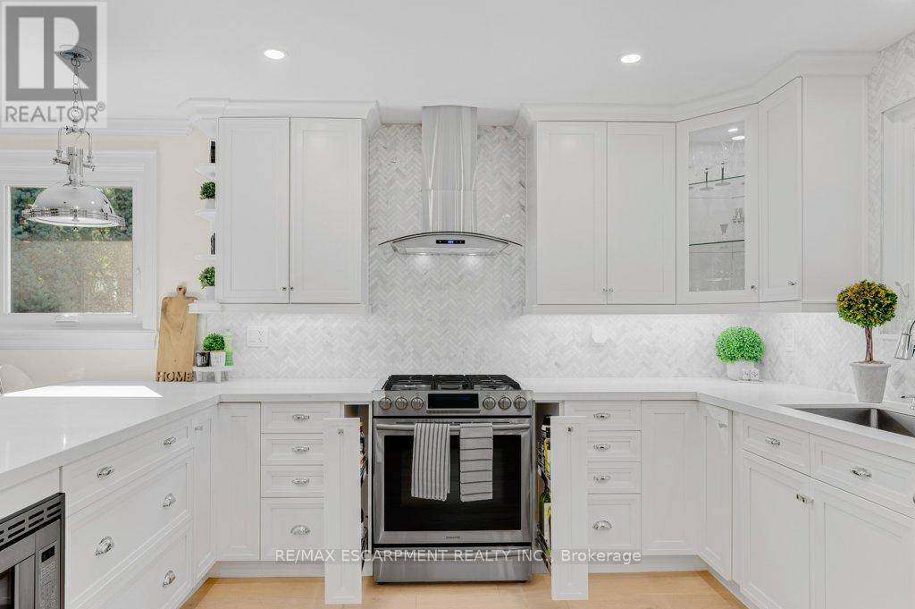 1482 Epping Road, Burlington, Ontario  L7M 1P4 - Photo 6 - W13607382