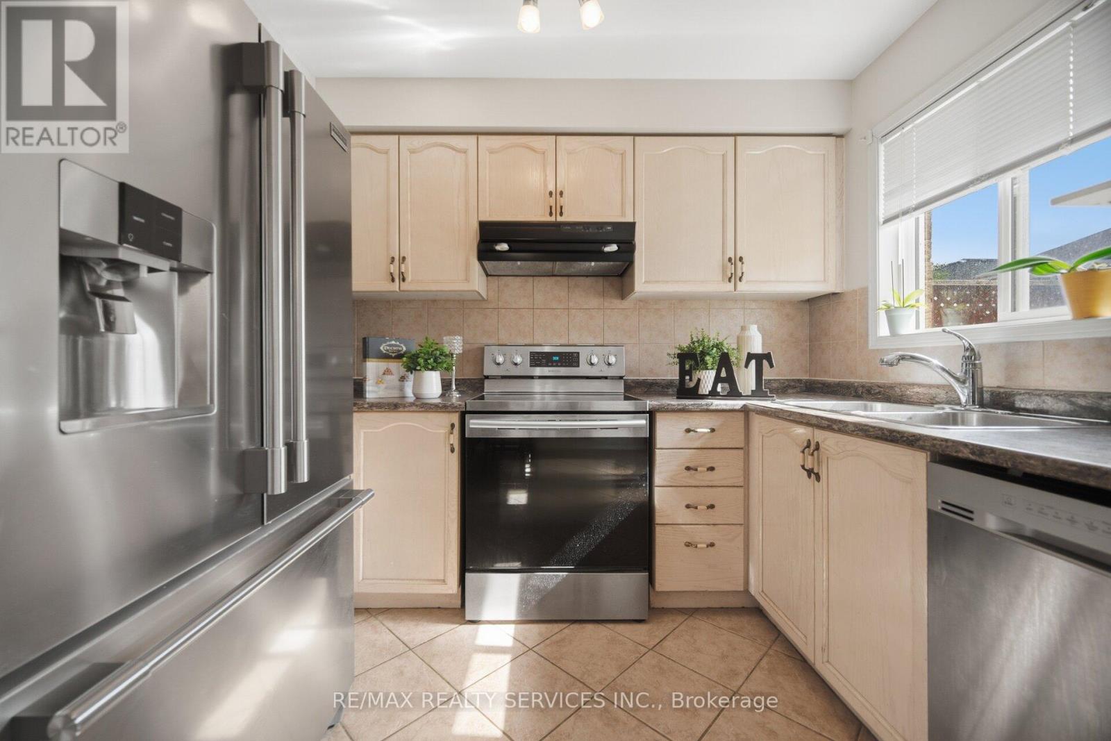 72 Yellow Brick Road, Brampton, Ontario  L6V 4L1 - Photo 15 - W13770726