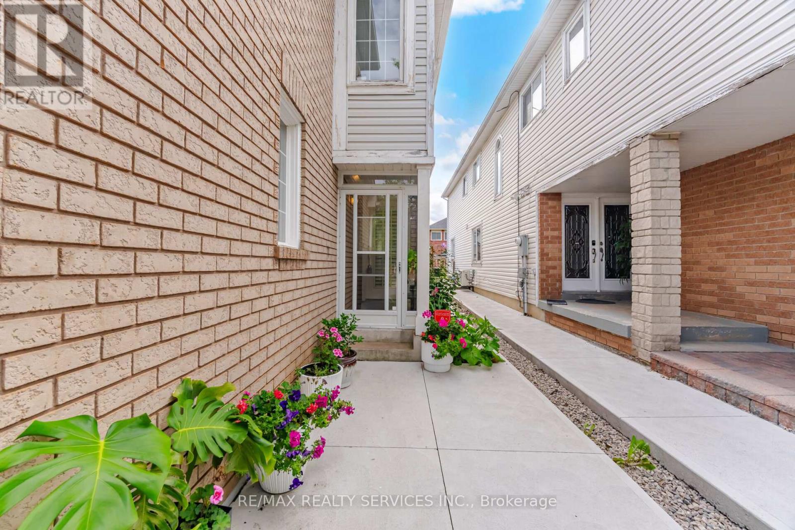 72 Yellow Brick Road, Brampton, Ontario  L6V 4L1 - Photo 3 - W13770726