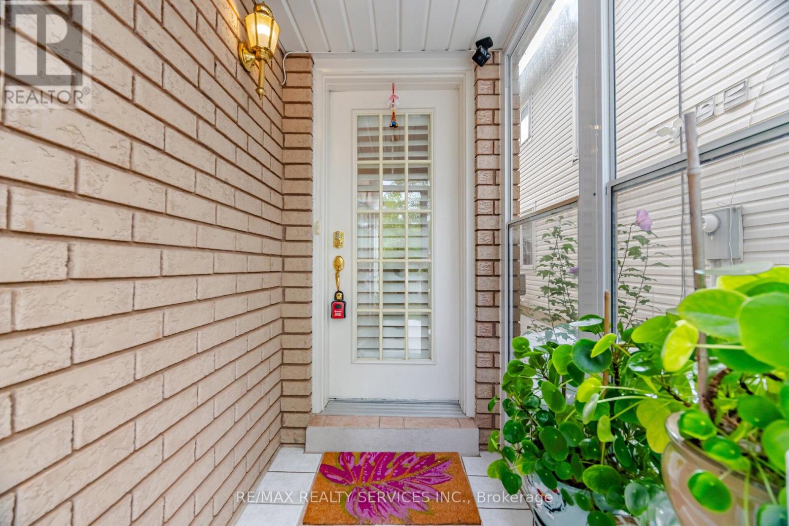 72 Yellow Brick Road, Brampton, Ontario  L6V 4L1 - Photo 4 - W13770726