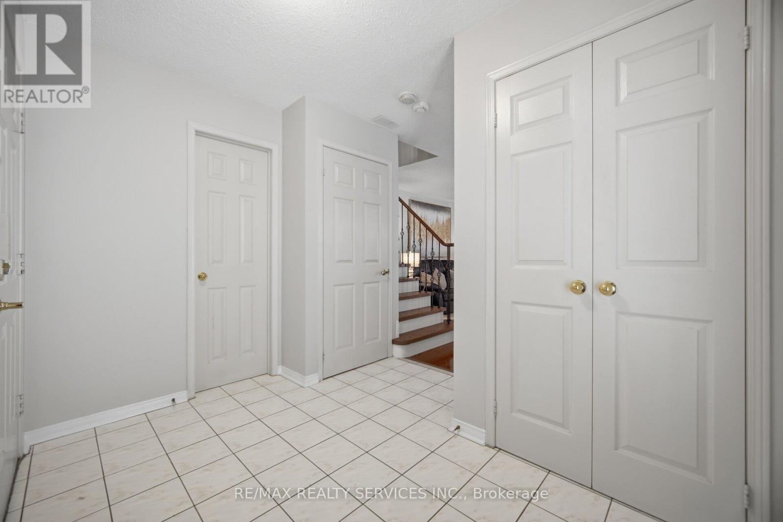 72 Yellow Brick Road, Brampton, Ontario  L6V 4L1 - Photo 6 - W13770726