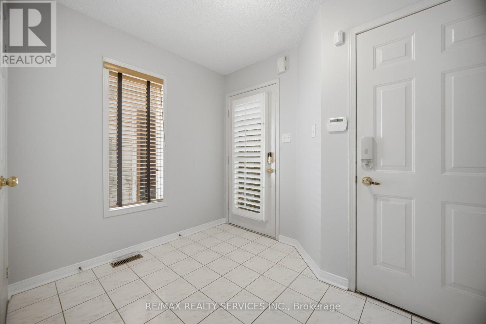 72 Yellow Brick Road, Brampton, Ontario  L6V 4L1 - Photo 5 - W13770726