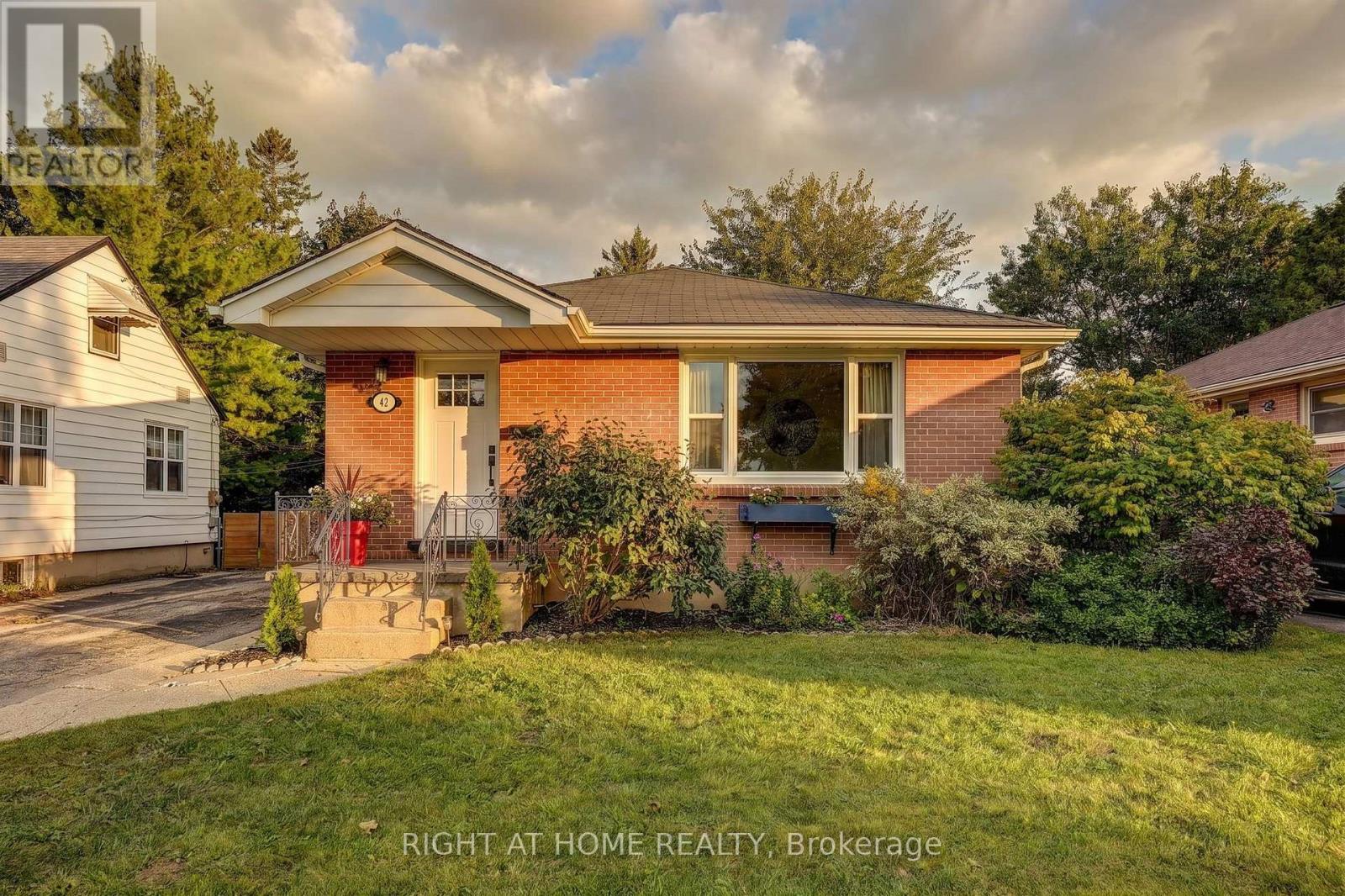 42 Graham Crescent, London East, Ontario  N5W 4L8 - Photo 2 - X13800712