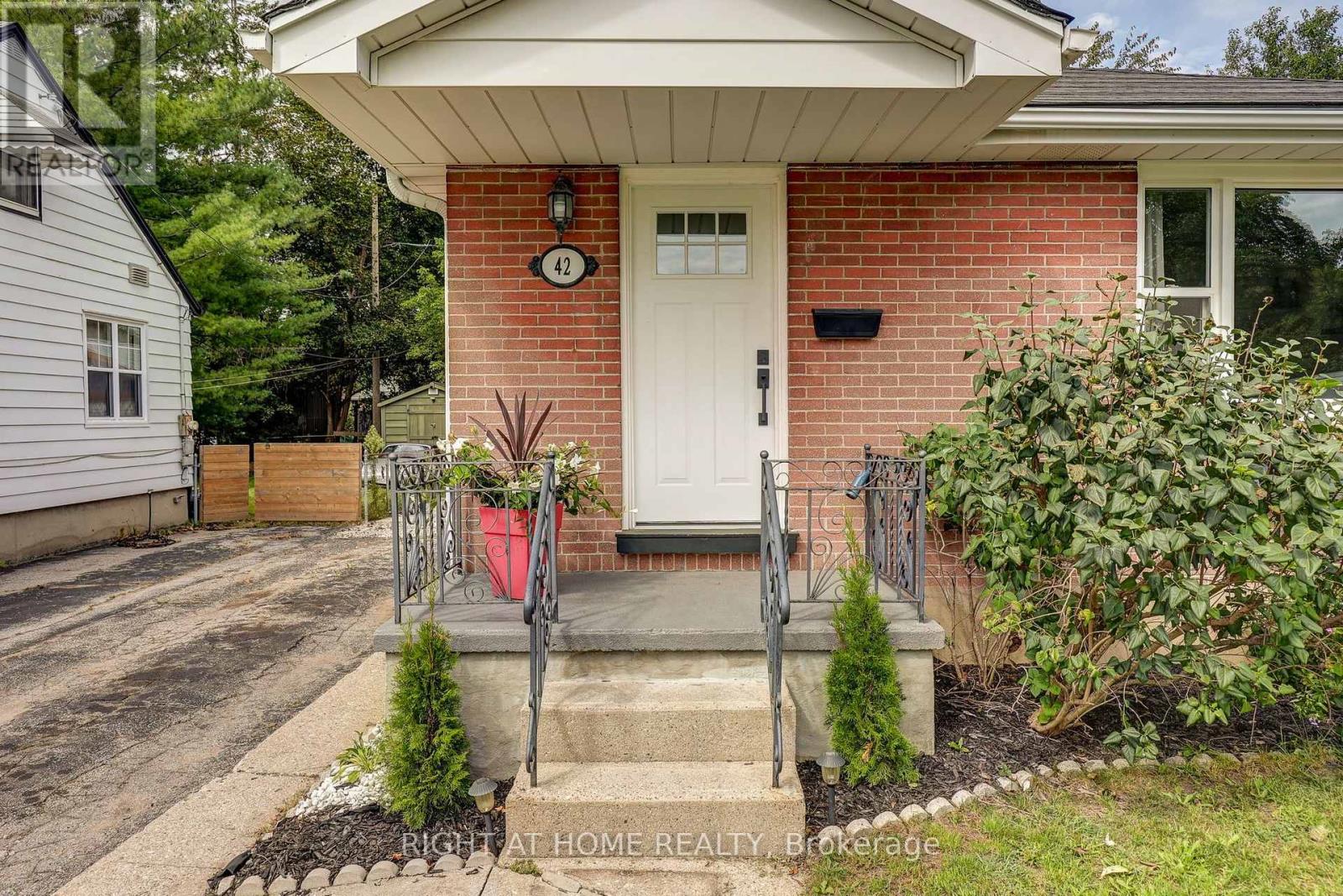 42 Graham Crescent, London East, Ontario  N5W 4L8 - Photo 3 - X13800712