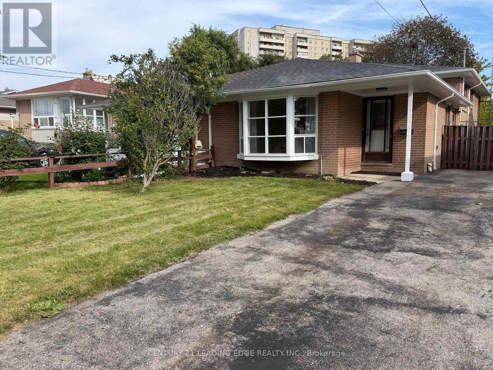 219 LYNEDOCK CRESCENT, Toronto, Ontario