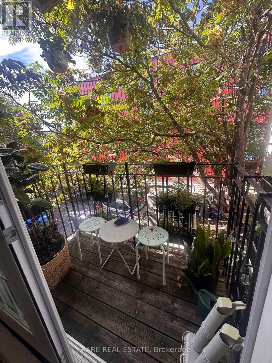 3 - 198 AUGUSTA AVENUE