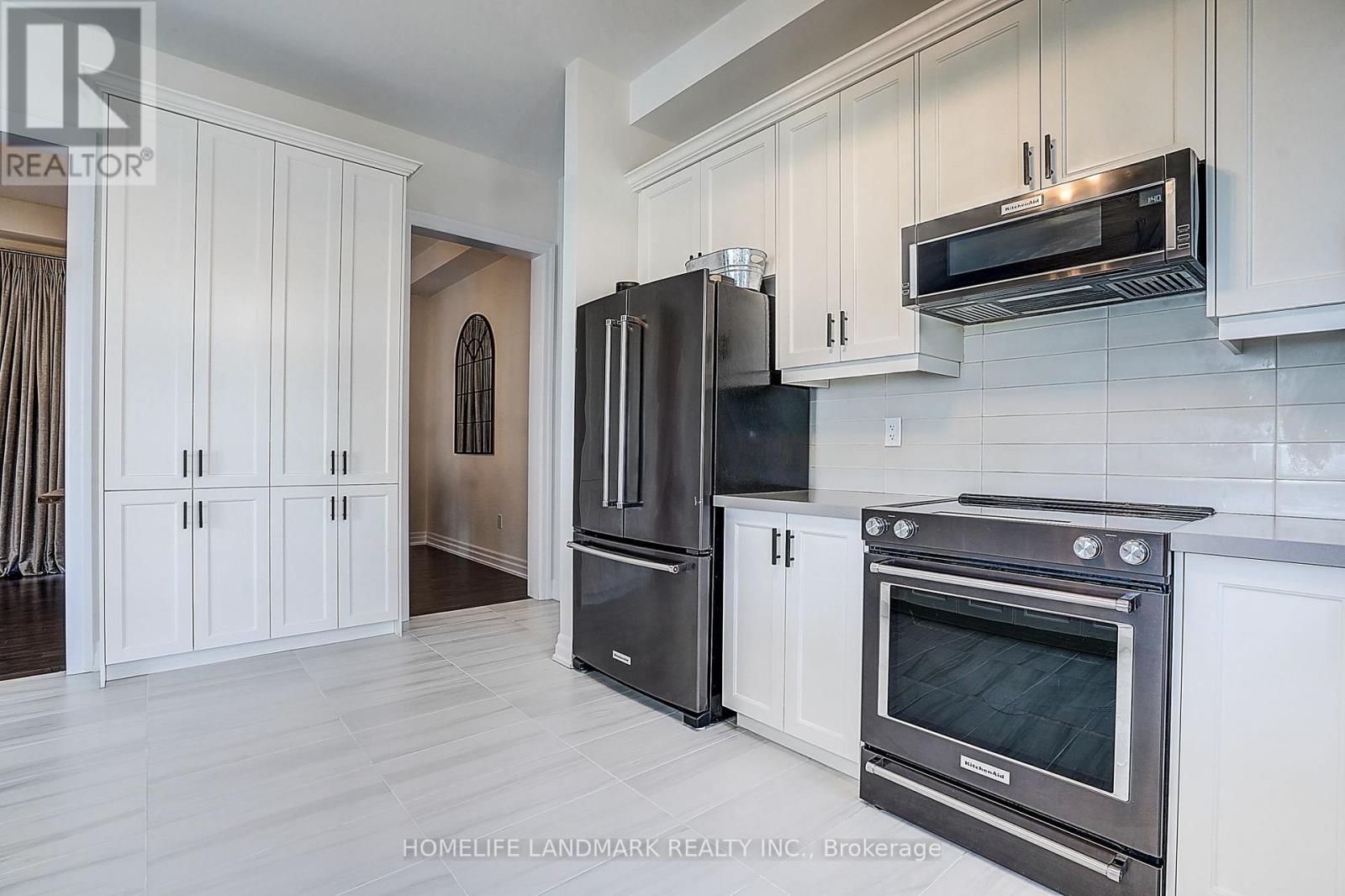 56 Botelho Circle, Aurora, Ontario  L4G 3X2 - Photo 9 - N13800700