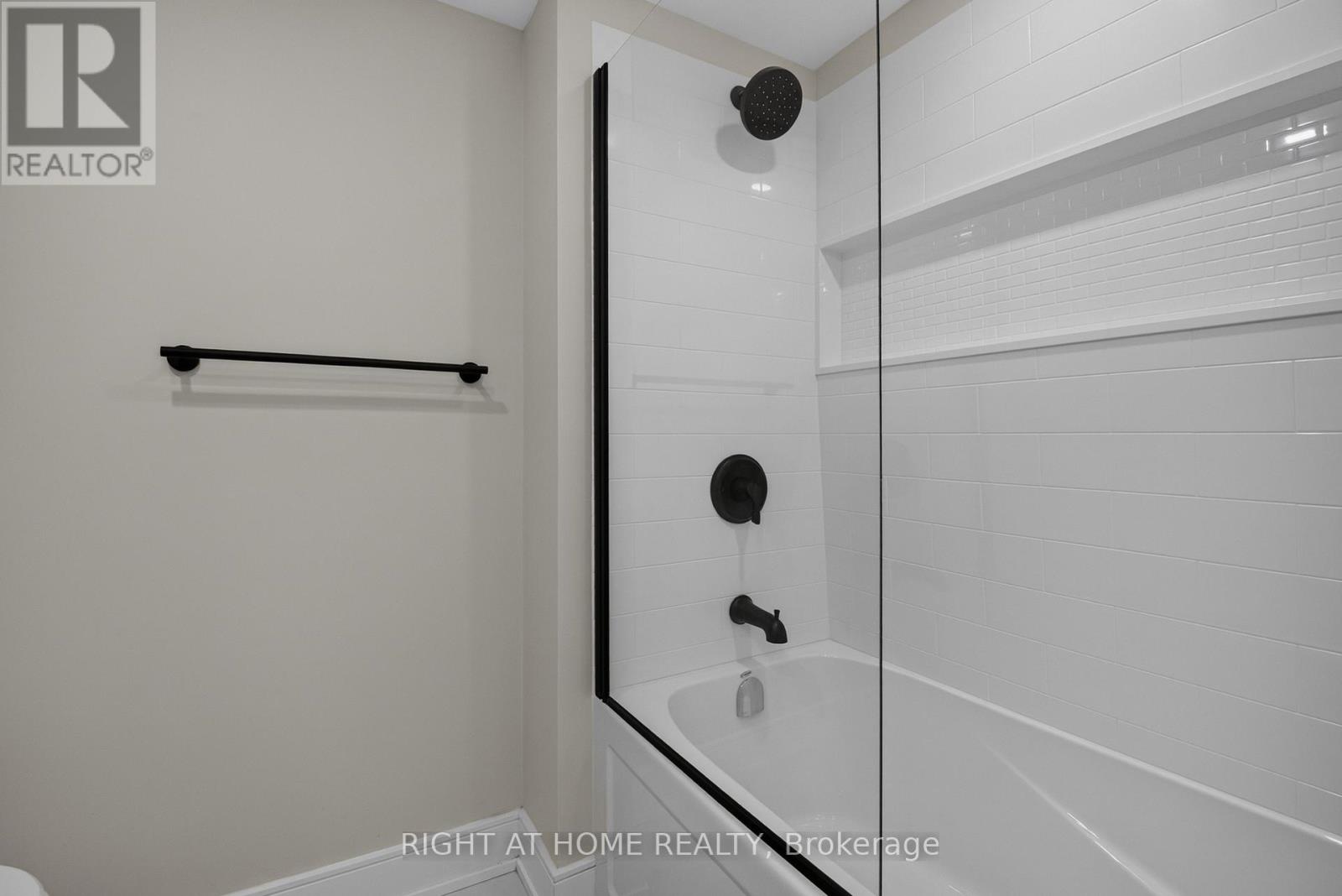 1402 - 65 Ellen Street, Barrie (City Centre), Ontario L4N 3A5 - Photo 41 - S13800728