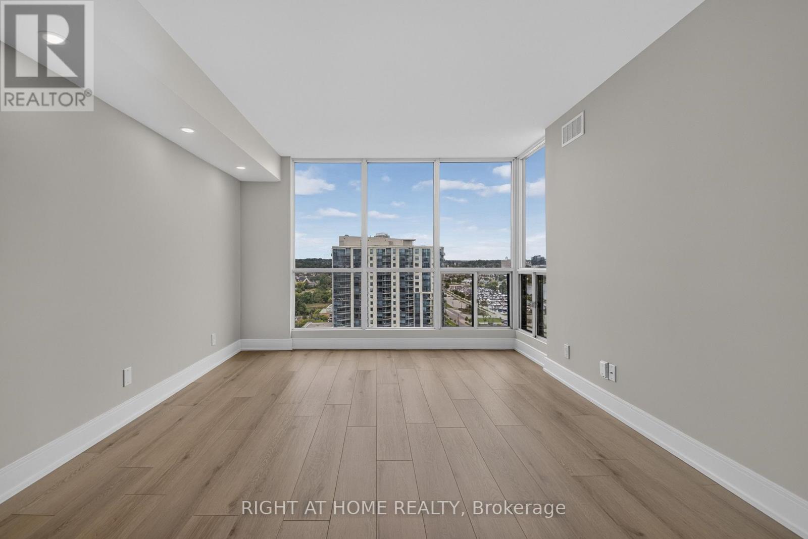 1402 - 65 Ellen Street, Barrie (City Centre), Ontario L4N 3A5 - Photo 43 - S13800728