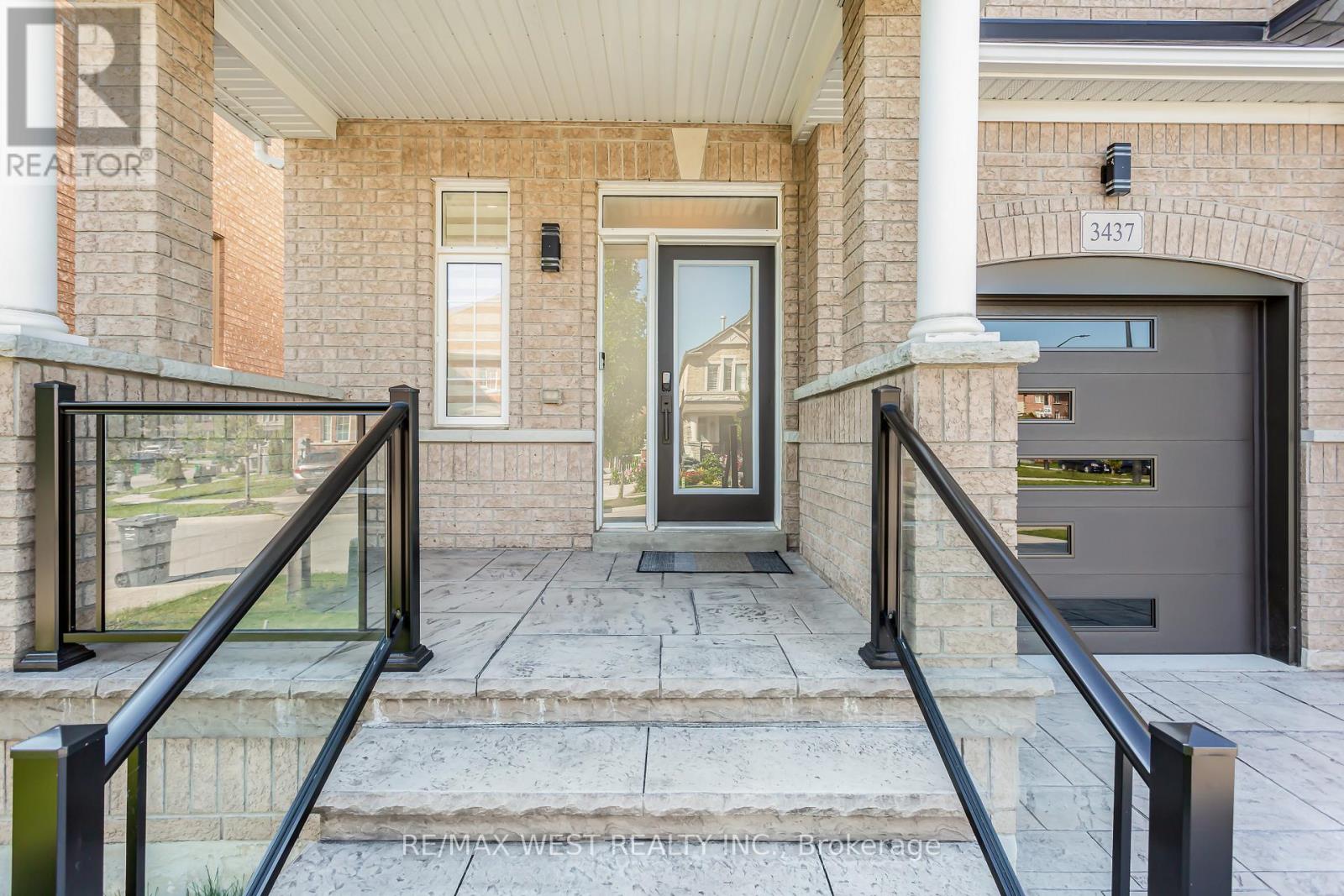 3437 Park Heights Way, Mississauga, Ontario  L5M 0V5 - Photo 2 - W13800682