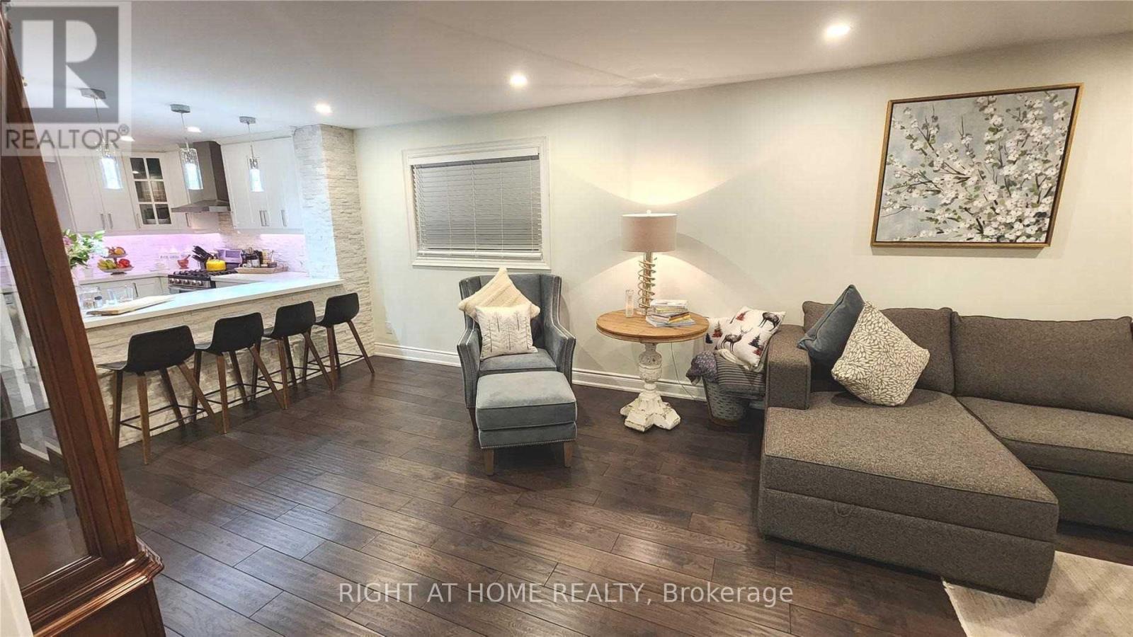 275 RIVER OAKS BOULEVARD W