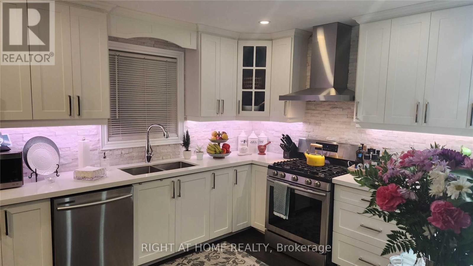 275 River Oaks Boulevard W, Oakville, Ontario  L6H 3V2 - Photo 15 - W13800694
