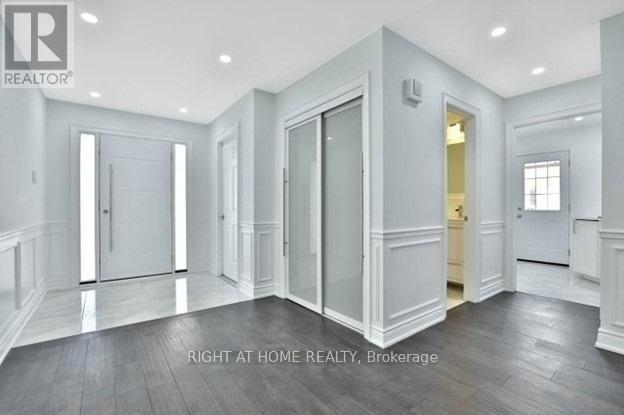 275 River Oaks Boulevard W, Oakville, Ontario  L6H 3V2 - Photo 3 - W13800694