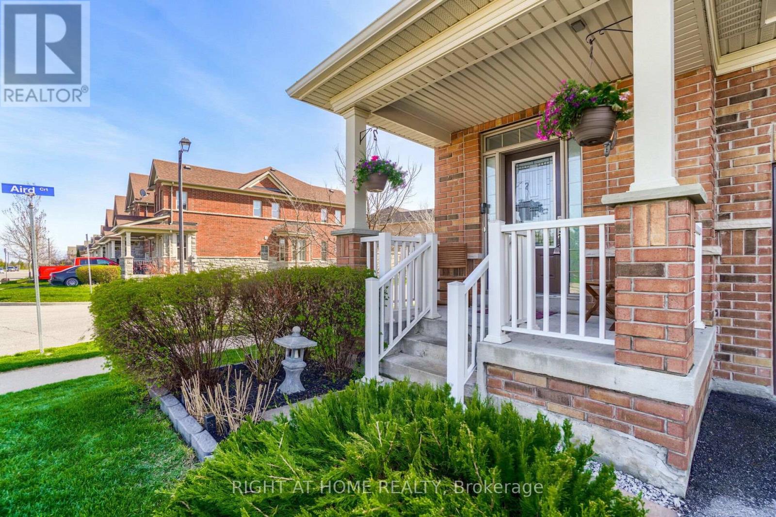 174 Duncan Lane, Milton, Ontario  L9T 3Y1 - Photo 3 - W13800708