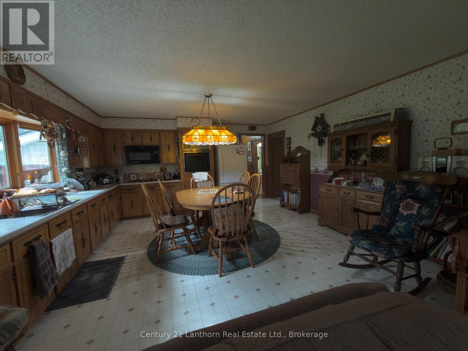 472 County Rd 10 Road W, Prince Edward County, Ontario  K0K 2T0 - Photo 8 - X13800830
