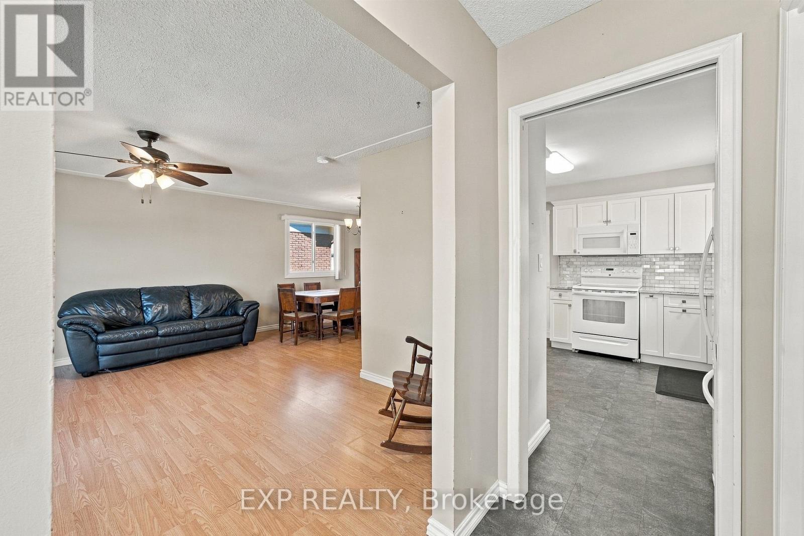 7 Roehampton Avenue, St. Catharines, Ontario  L2M 7K9 - Photo 4 - X13800826