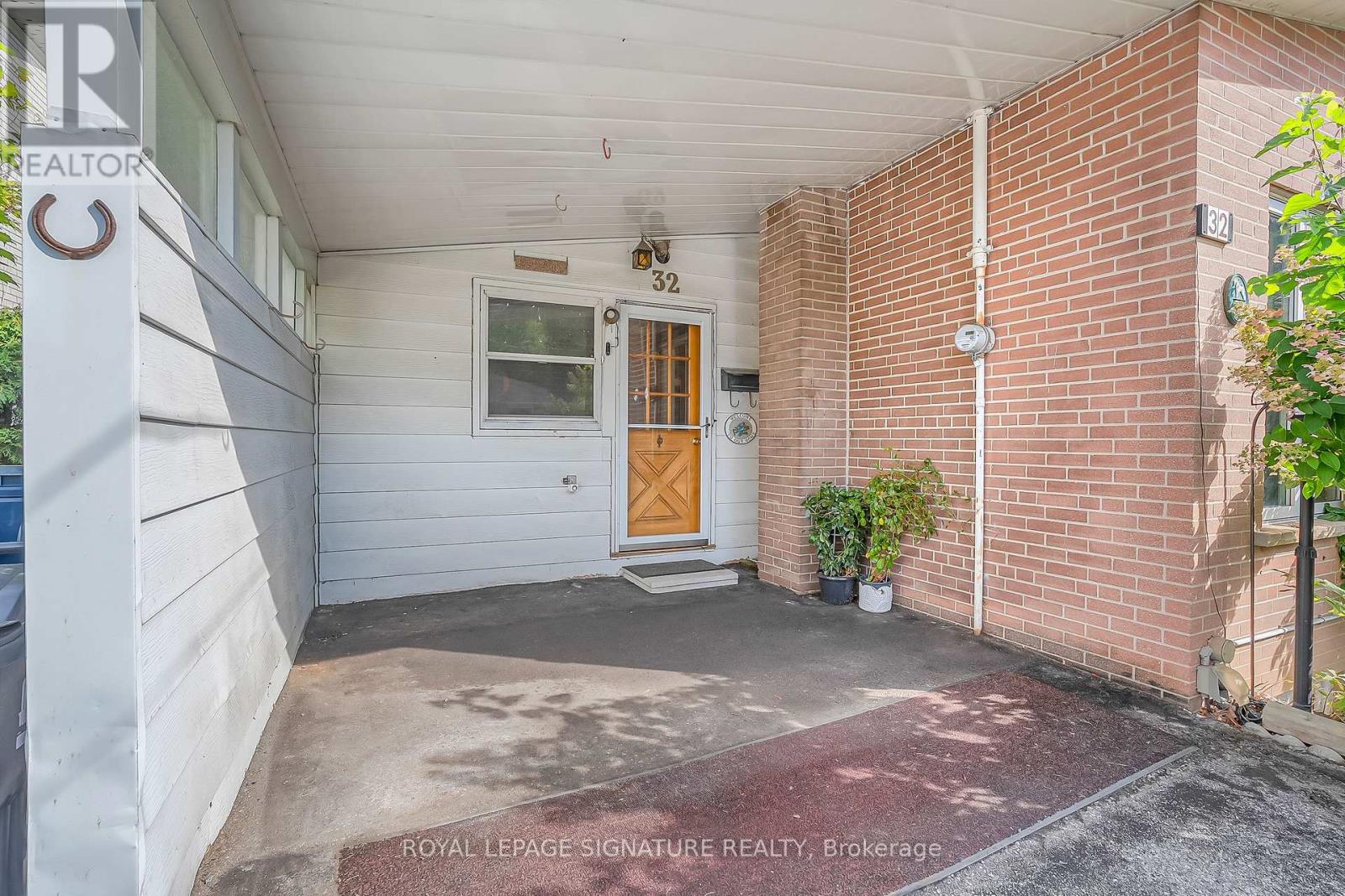 32 Northey Drive, Toronto, Ontario  M2L 2S9 - Photo 2 - C13800822